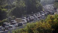 Jalur Puncak Bogor Macet Total