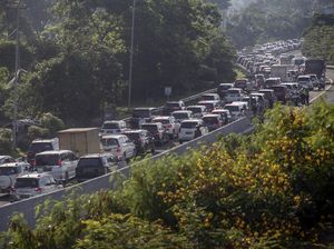 Jalur Puncak Bogor Macet Total