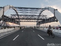 Meski Ditutup, Jembatan Suroboyo Masih Ramai Didatangi Warga