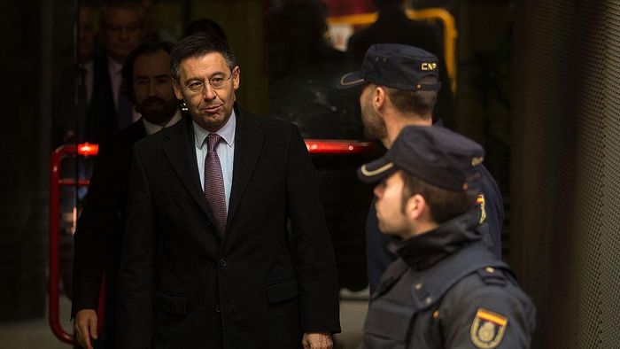 Josep Maria Bartomeu MADRID, SPAIN - FEBRUARY 13: FC Barcelona president Josep Maria Bartomeu leaves Spains High Court on February 13, 2015 in Madrid, Spain. FC Barcelona president Josep Maria Bartomeu attended Spains High Court after being impeached by judge Pablo Ruz in his investigation of the Catalan clubs signing of Brazilian player Neymar Da Silva. Bartomeu is suspected of avoiding an estimated 2.8 million euros in tax. (Photo by Gonzalo Arroyo Moreno/Getty Images)