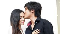 Kevin Aprilio dan Vicy Melanie Pamer Buku Nikah