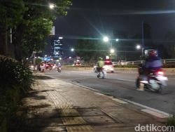 Tak Ada Massa Pendemo, Lalin di Sekitar Gedung DPR Ramai Lancar Tak Ada Massa Pendemo, Lalin di Sekitar Gedung DPR Ramai Lancar