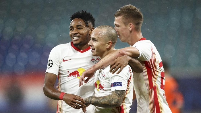 LEIPZIG, GERMANY - OCTOBER 20: Angelino of RB Leipzig celebrates with teammates after scoring his teams second goal during the UEFA Champions League Group H stage match between RB Leipzig and İstanbul Basaksehir at Red Bull Arena on October 20, 2020 in Leipzig, Germany. (Photo by Maja Hitij/Getty Images)