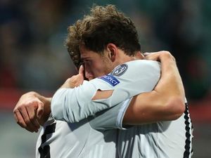 Leon Goretzka Kian Kekar, Jersey Bayern Sampai Sobek Gitu