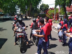 Masker Karya Napi Lapas Cirebon Disebar ke Pengendara