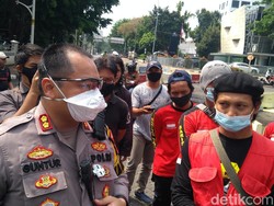 Kumpul di Tugu Proklamasi, Perwakilan KASBI Sempat Adu Mulut dengan Polisi
