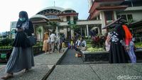 Menyegarkan Diri di Masjid AttaAwun Puncak