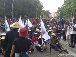 Mimbar Akbar Buruh di Tugu Proklamasi Makin Ramai, Mahasiswa Ikut Bergabung