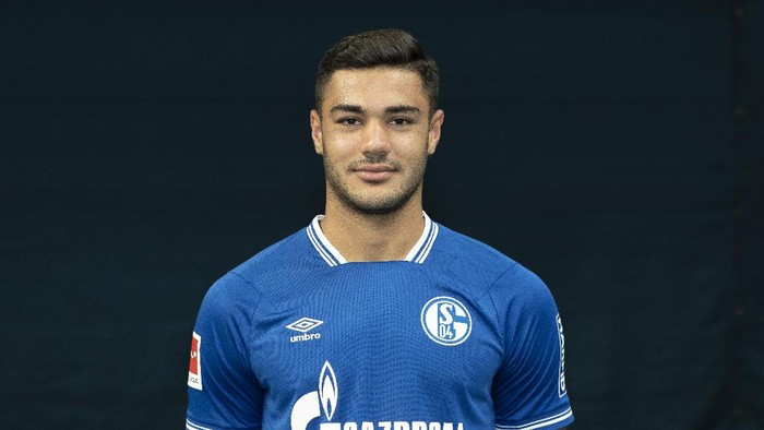 GELSENKIRCHEN, GERMANY - AUGUST 06: Ozan Kabak of FC Schalke 04 poses during the team presentation at Football Hall on August 06, 2020 in Gelsenkirchen, Germany.  (Photo by Christof Koepsel/Getty Images)