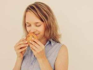Mau Kerja Enak? Pencicip Makanan Cicip Cookies hingga Keju Dibayar Puluhan Juta Mau Kerja Enak? Pencicip Makanan Cicip Cookies hingga Keju Dibayar Puluhan Juta