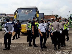 Petugas Tindak 17 Bus yang Langgar Administrasi di Terminal Singaparna