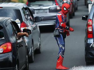 Ada Aksi Spiderman di Kemacetan Gadog