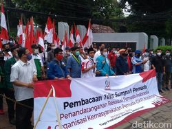 Sumpah Pemuda, Massa Bawa Bendera Merah Putih Kumpul di Tugu Proklamasi
