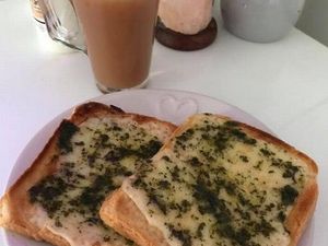 Niat Bikin Roti Panggang Keju, Kreasi Wanita Ini Malah Mirip Muntah Anjing!