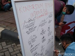 Usai Tandatangani Pigura Konsorsium Pemuda, Massa di Tugu Proklamasi Bubar