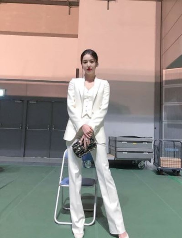 Tampil Fashionable Ala Aktris Korea Lee Da Hee Cocok Dipakai Ke Kantor