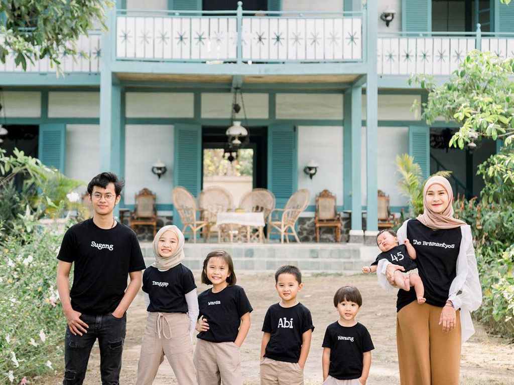 Punya 6 Anak, Zaskia Mecca Ungkap Tradisi Unik Keluarga Saat Ramadhan Punya 6 Anak, Zaskia Mecca Ungkap Tradisi Unik Keluarga Saat Ramadhan