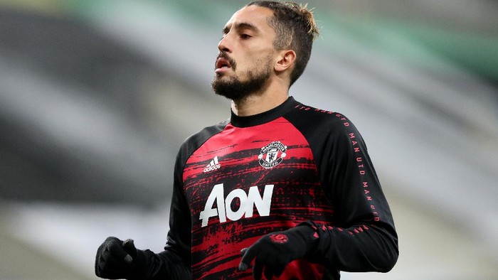 NEWCASTLE UPON TYNE, ENGLAND - OCTOBER 17: Alex Telles of Manchester United warms up prior to the Premier League match between Newcastle United and Manchester United at St. James Park on October 17, 2020 in Newcastle upon Tyne, England. Sporting stadiums around the UK remain under strict restrictions due to the Coronavirus Pandemic as Government social distancing laws prohibit fans inside venues resulting in games being played behind closed doors. (Photo by Alex Pantling/Getty Images)