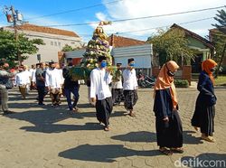 Ampyang Maulid di Kudus Digelar Sederhana, Hanya 1 Gunungan Dikirab