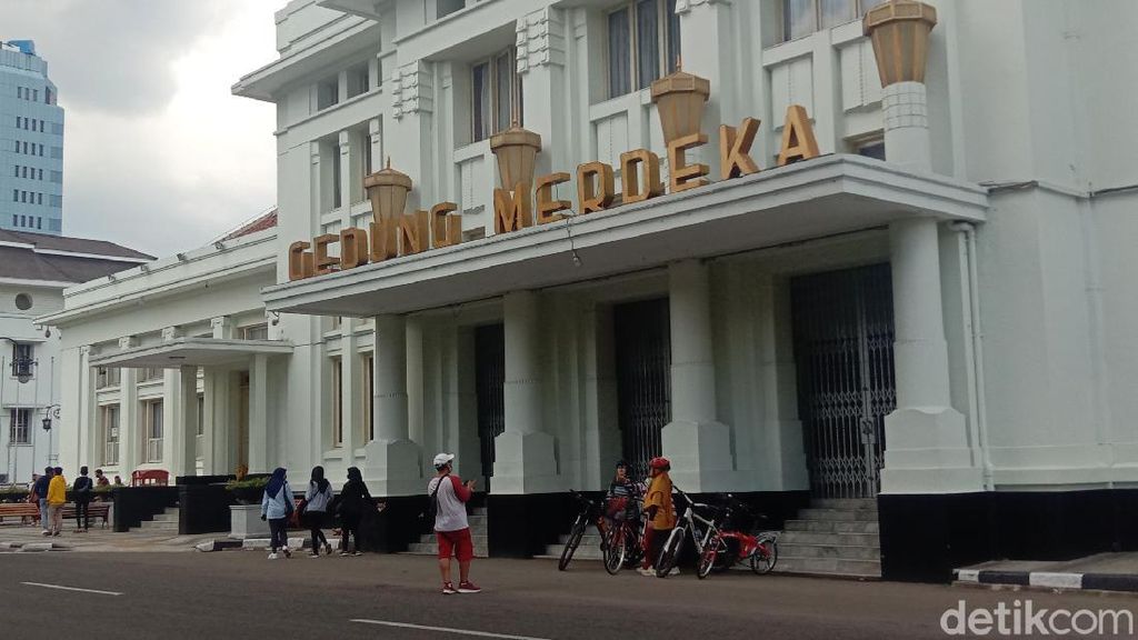 Potret Jalan Asia Afrika Bandung di Momen Maulid Nabi