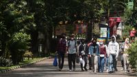 Bonbin Ragunan Jadi Tempat Warga Jakarta Mengisi Liburan