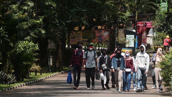Bonbin Ragunan Jadi Tempat Warga Jakarta Mengisi Liburan