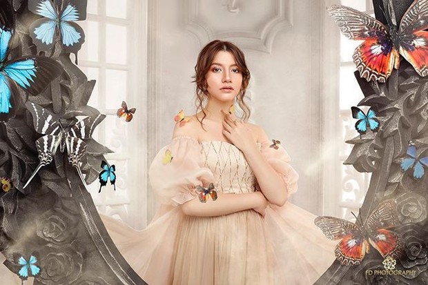 pemotretan artis Cassandra Lee tema bidadari