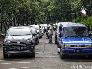 Video Antrean Kendaraan Mengular di Pintu Masuk Ancol