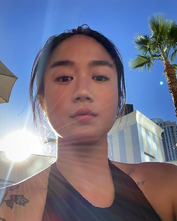 Chef Renatta selfie dengan bulan dan matahari