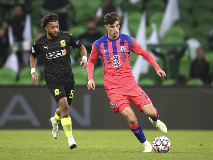 Krasnodars Tonny Vilhena, left, and Chelseas Kai Havertz challenge for the ball during the Champions League Group E soccer match between Krasnodar and Chelsea in Krasnodar, Russia, Wednesday, Oct. 28, 2020. (AP Photo)
