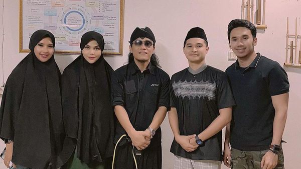 Potret DJ Butterfly yang Kini Mualaf Potret DJ Butterfly yang Kini Mualaf