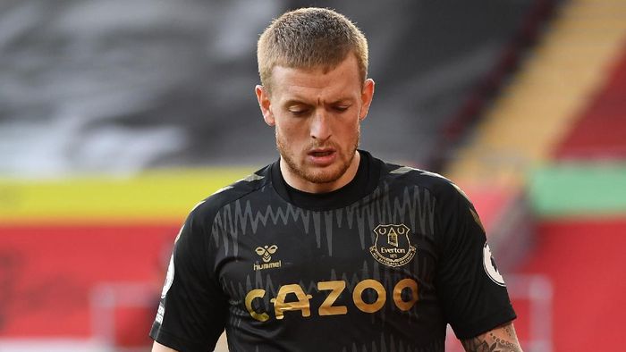Jordan Pickford SOUTHAMPTON, ENGLAND - OCTOBER 25: Jordan Pickford of Everton looks on during the Premier League match between Southampton and Everton at St Marys Stadium on October 25, 2020 in Southampton, England. Sporting stadiums around the UK remain under strict restrictions due to the Coronavirus Pandemic as Government social distancing laws prohibit fans inside venues resulting in games being played behind closed doors. (Photo by Andy Rain - Pool/Getty Images)