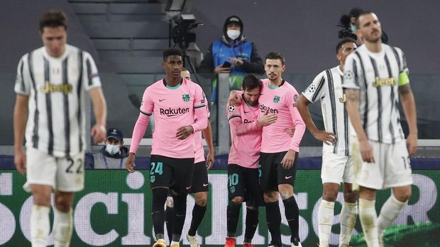 Barcelona's Lionel Messi, center, celebrates after scoring his side's second goal during the Champions League group G soccer match between Juventus and Barcelona at the Allianz stadium in Turin, Italy, Wednesday, Oct. 28, 2020. (AP Photo/Antonio Calanni)