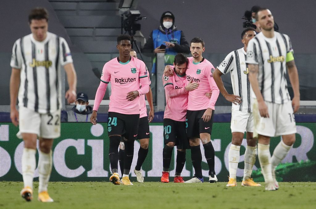 Barcelona's Lionel Messi, center, celebrates after scoring his team's second goal during the Champions League Group G soccer match between Juventus and Barcelona at Allianz Stadium in Turin, Italy, Wednesday, October 28, 2020 (AP Photo / Antonio Calanni).