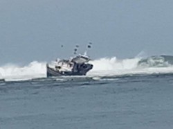 Kapal Tabrak Karang, Nelayan Asal Banten Terdampar di Ujung Genteng