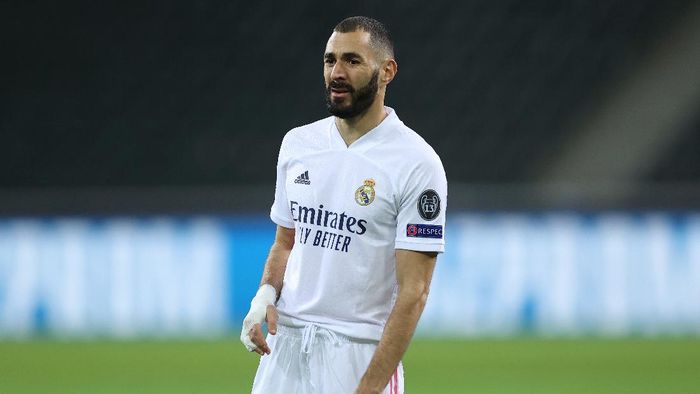 Karim Benzema MOENCHENGLADBACH, GERMANY - OCTOBER 27: Karim Benzema of Madrid is seen during the UEFA Champions League Group B stage match between Borussia Moenchengladbach and Real Madrid at Borussia-Park on October 27, 2020 in Moenchengladbach, Germany. (Photo by Lars Baron/Getty Images)