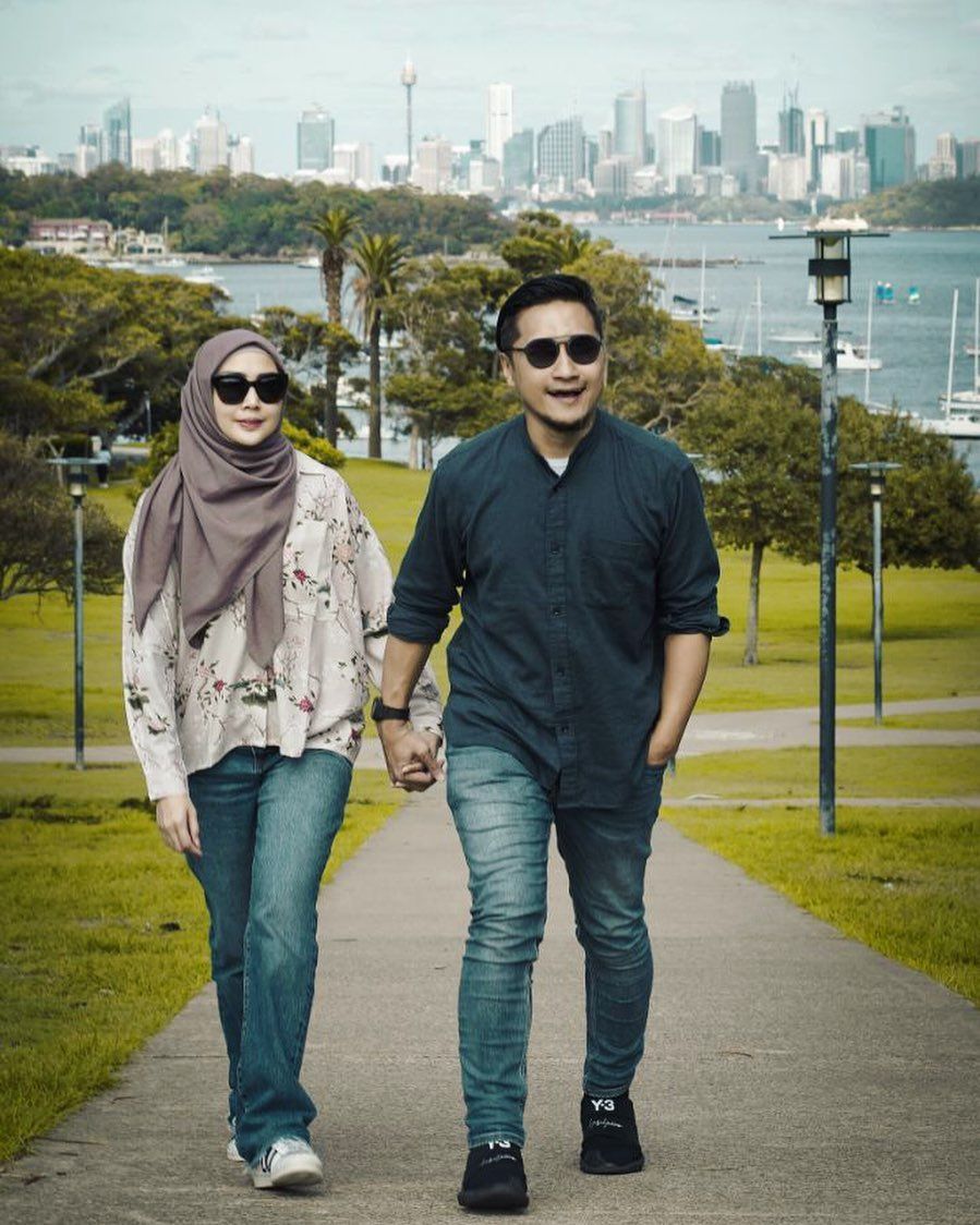 Kemesraan Arie Untung dan Fenita Arie usai Hijrah Kemesraan Arie Untung dan Fenita Arie usai Hijrah