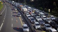 Potret Kepadatan Jalur Puncak di Libur Panjang Hari Kedua