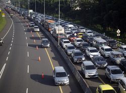 Contraflow Diberlakukan di Km 47 Tol Japek Sampai Km 70 GT Cikatama Pagi Ini