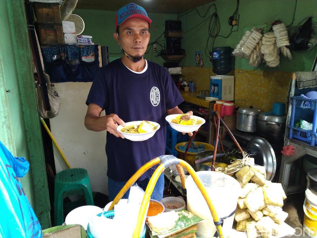 Enaknya Laksa Bogor Mang Wahyu yang Laris Manis Sejak 1960-an Enaknya Laksa Bogor Mang Wahyu yang Laris Manis Sejak 1960-an