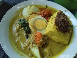 Laksa Bogor Punya Kuah Kental dan Pakai Oncom Merah