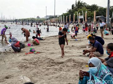 Libur Maulid Nabi, Pantai Ancol Ramai Wisatawan Libur Maulid Nabi, Pantai Ancol Ramai Wisatawan