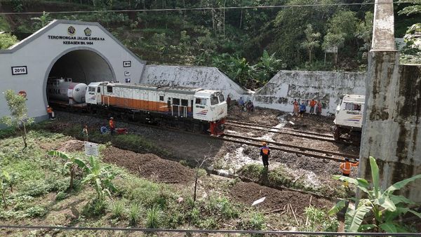 Perjalanan Kereta Api Terganggu Gegara Longsor