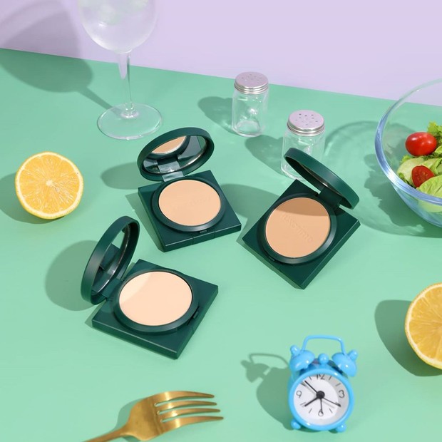 Luxcrime Two Way Cake Memiliki 3 Shade Warna