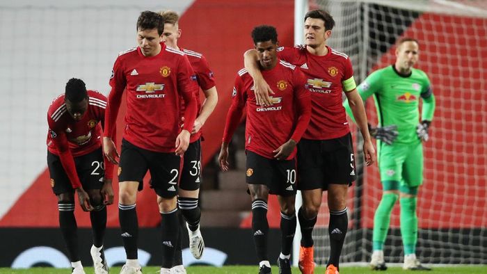 MANCHESTER, ENGLAND - OCTOBER 28: Marcus Rashford of Manchester United celebrates with his team mates after scoring his sides third goal during the UEFA Champions League Group H stage match between Manchester United and RB Leipzig at Old Trafford on October 28, 2020 in Manchester, England. Sporting stadiums around the UK remain under strict restrictions due to the Coronavirus Pandemic as Government social distancing laws prohibit fans inside venues resulting in games being played behind closed doors. (Photo by Clive Brunskill/Getty Images)
