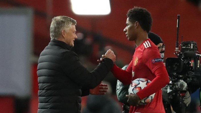 MANCHESTER, ENGLAND - OCTOBER 28: Marcus Rashford of Manchester United interacts with Ole Gunnar Solskjaer, Manager of Manchester United whilst holding the match ball after scoring a hat-trick following the UEFA Champions League Group H stage match between Manchester United and RB Leipzig at Old Trafford on October 28, 2020 in Manchester, England. Sporting stadiums around the UK remain under strict restrictions due to the Coronavirus Pandemic as Government social distancing laws prohibit fans inside venues resulting in games being played behind closed doors. (Photo by Clive Brunskill/Getty Images)