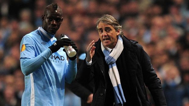 Mario Balotelli Roberto Mancini MANCHESTER, ENGLAND - MARCH 15: Mario Balotelli of Man City speaks with Manager Roberto Mancini of Man City during the UEFA Europa League round of 16 second leg match between Manchester City FC and Sporting Lisbon at Etihad Stadium on March 15, 2012 in Manchester, England. (Photo by Shaun Botterill/Getty Images)