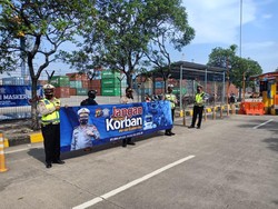 Operasi Zebra Jaya, Polres Pelabuhan Tanjung Priok Bagikan Masker