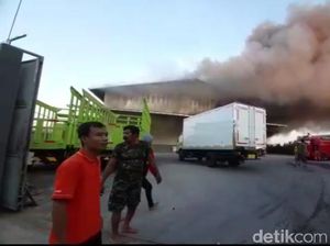Pabrik Pemotongan Ayam di Jombang Terbakar, Terdengar 3 Kali Ledakan