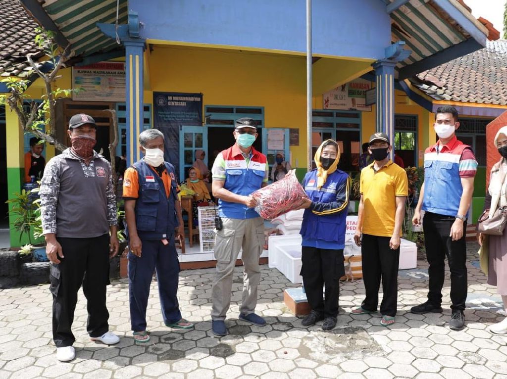 Banjir di Cilacap, Pertamina Beri Bantuan Sembako hingga Buah-buahan Banjir di Cilacap, Pertamina Beri Bantuan Sembako hingga Buah-buahan